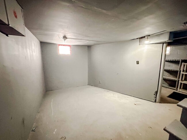 Building Photo - Unique and beautiful 2-3 bedroom home available for rent