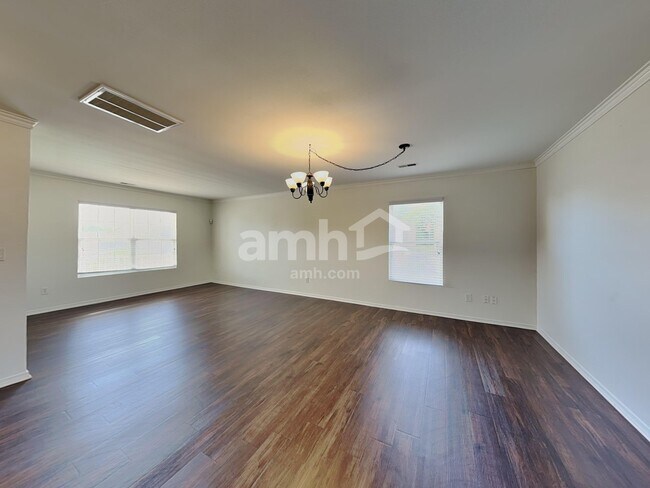 Building Photo - 1611 Rustic Arch Way