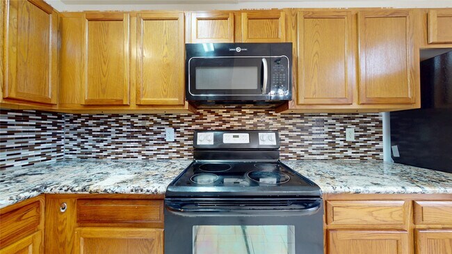 Building Photo - 806 N Willow Dr