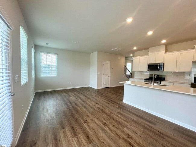 Building Photo - 7 Twiggs Ln