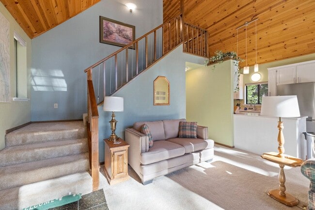 Building Photo - Fully Furnished 3 Bedroom Retreat in the P...