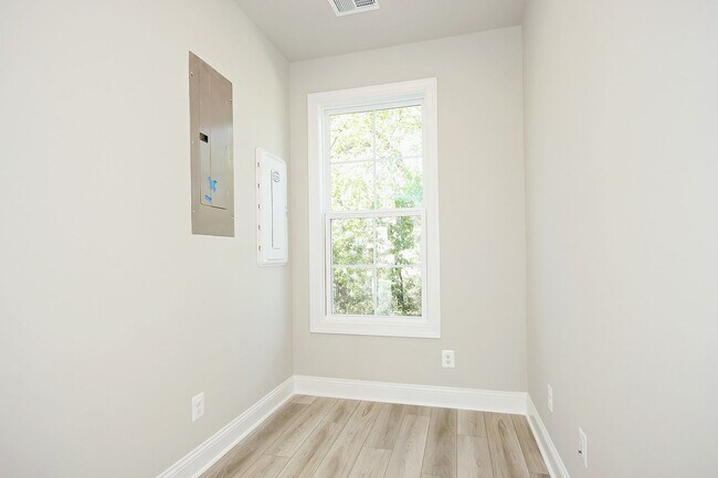 Building Photo - Limited-Time Offer: $0 Application Fees! Pet-Friendly Crozet Townhome