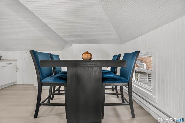 Building Photo - 277 Maplewood Ave