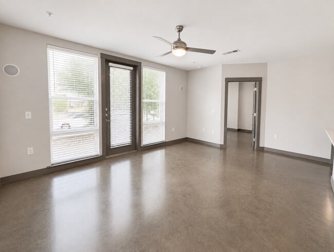Building Photo - 1111 N Durham Dr