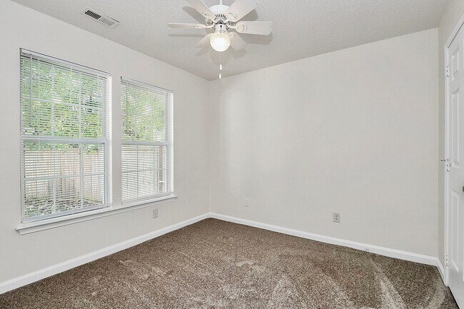 Building Photo - 9817 Northwoods Forest Dr