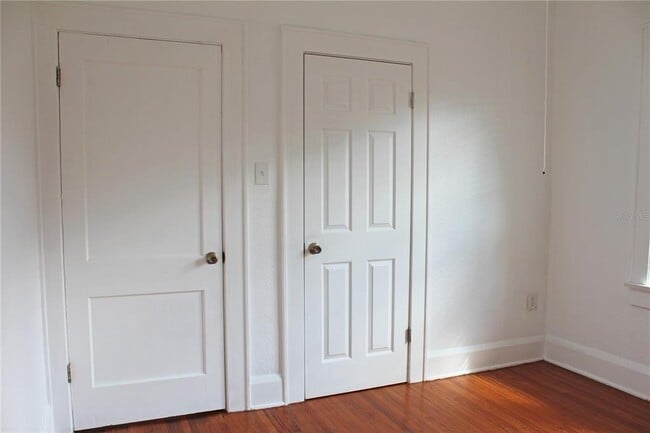 Building Photo - 1718 E Elm Rd