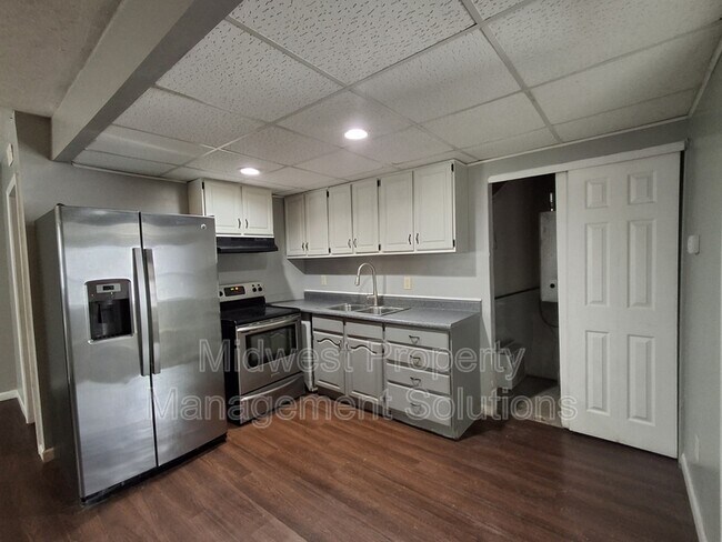 Building Photo - 1707 W 12th St