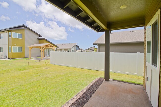 Building Photo - Ikena-Ho'opili/4 BD/2.5 BA/4 PK