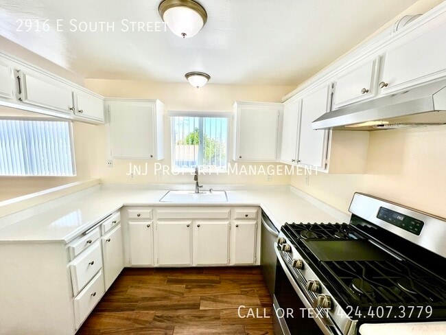 Primary Photo - 2916 E South St