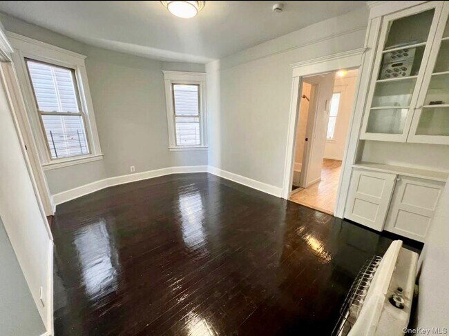 Building Photo - 44 Van Cortlandt Park Ave