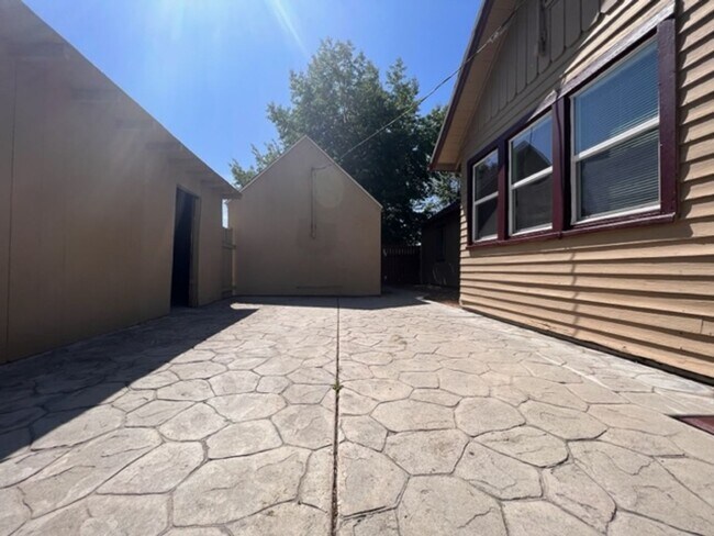 Building Photo - 4022 N Christine St