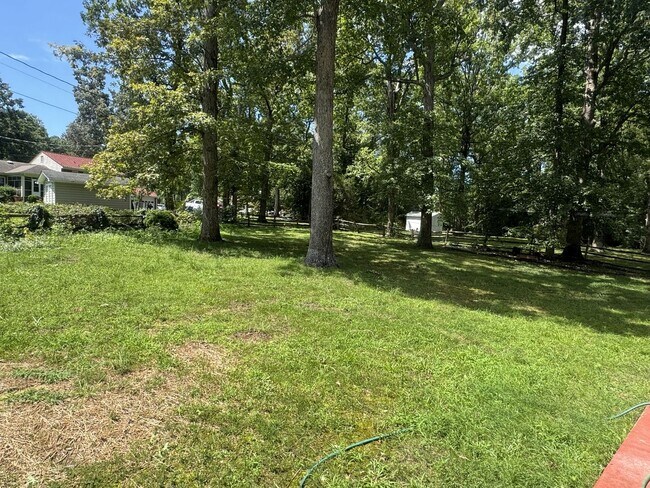 Building Photo - 5048 Grassmere Rd