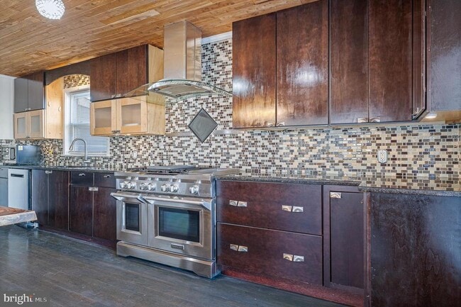 Building Photo - 312 N Hammonds Ferry Rd