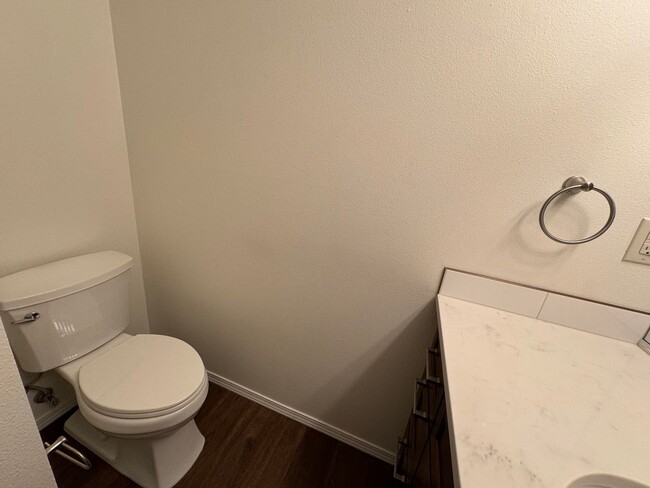 Building Photo - Delightful 2 Bed, 2 Bath Duplex near River...