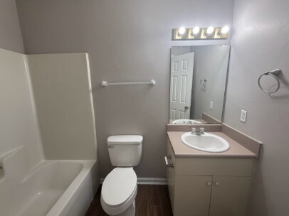Building Photo - 2 Bedroom x 2.5 Bathroom NEWLY RENOVATED Apartment