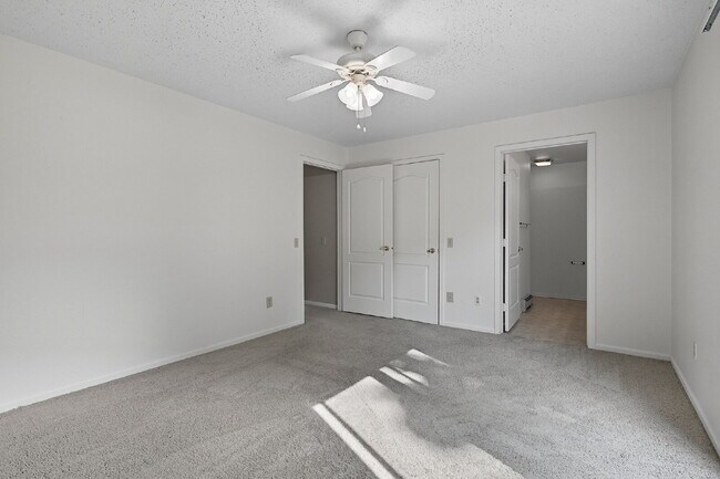 Building Photo - 1421 River View Ave