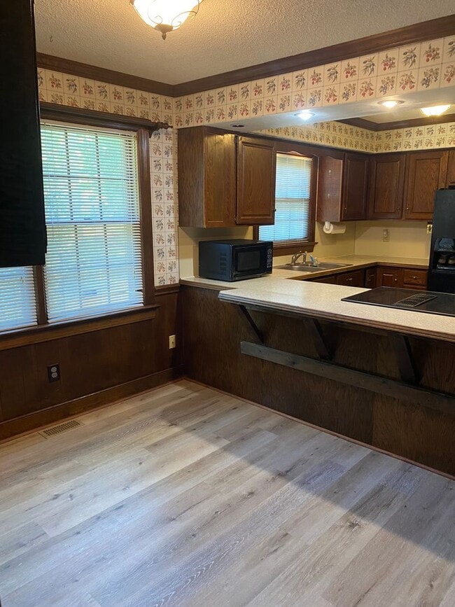 Building Photo - 3 Bedroom 3 Bath Brick Ranch