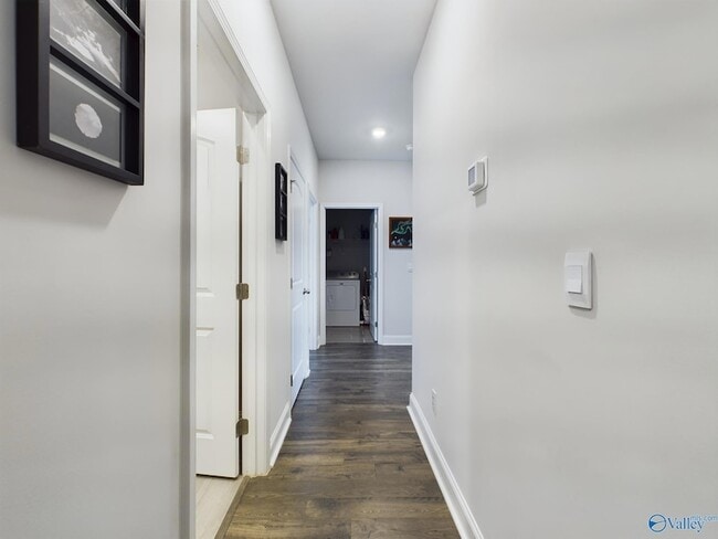 Building Photo - 219 Maureen Dr SW