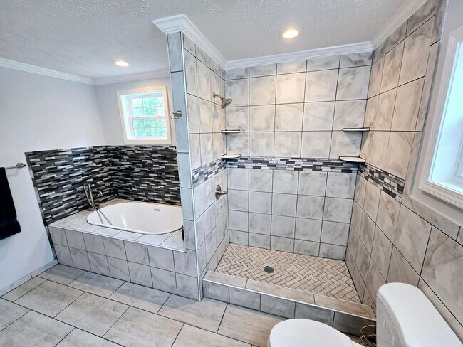 Building Photo - Amazing 4 bed room 3 bathroom home in the country with a large Private lot fully updated!!!!!!!