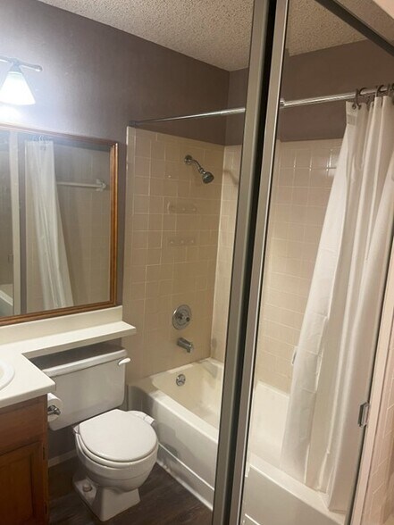 Building Photo - 11404 Walnut Ridge Dr