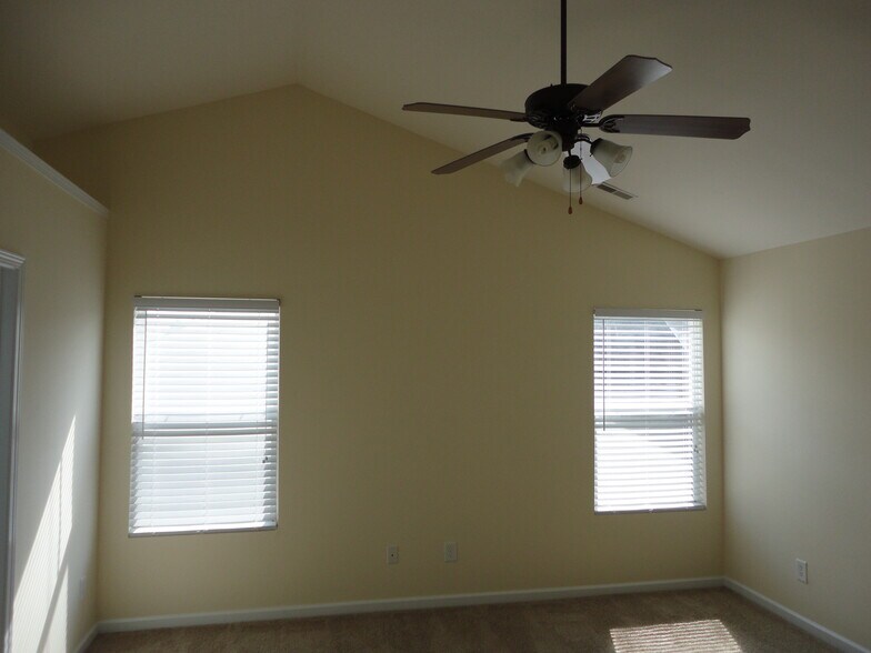 Building Photo - 3006 Moonstone Ln