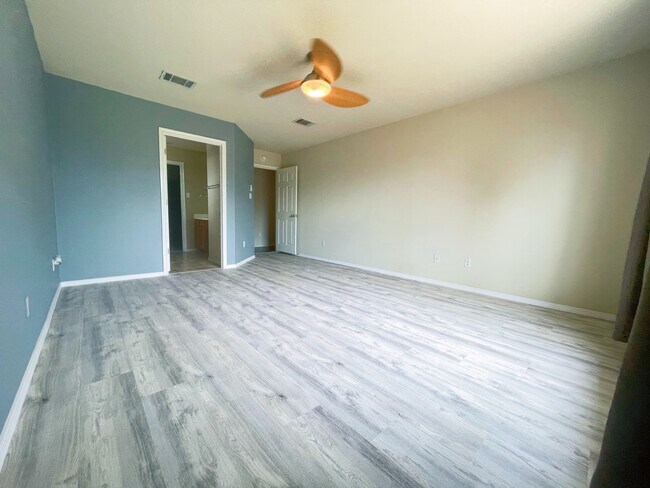 Master bedroom - 577 Quarter Ave