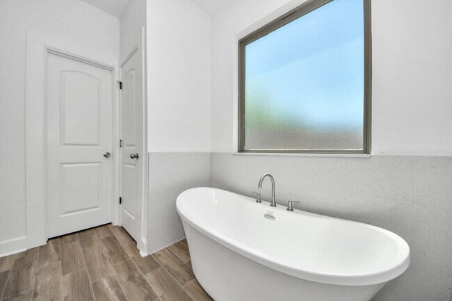 Building Photo - 8304 S Breeze Dr