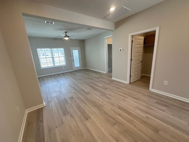 Building Photo - BRAND NEW 4 Bed 3 Bath Townhome Near The H...