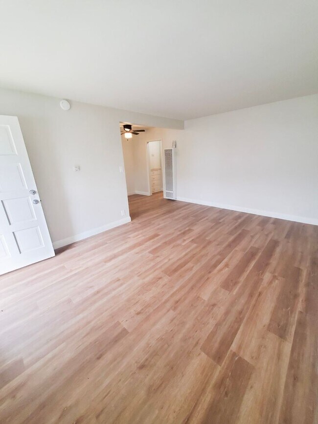 Building Photo - 810 Buena Vista
