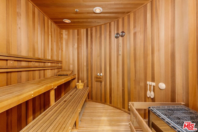 Building Photo - 2229 Summitridge Dr