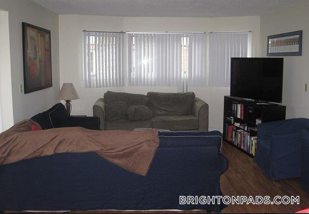 Building Photo - 7 Etna St