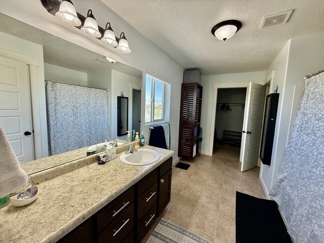 Building Photo - 722 S Willow Park Dr