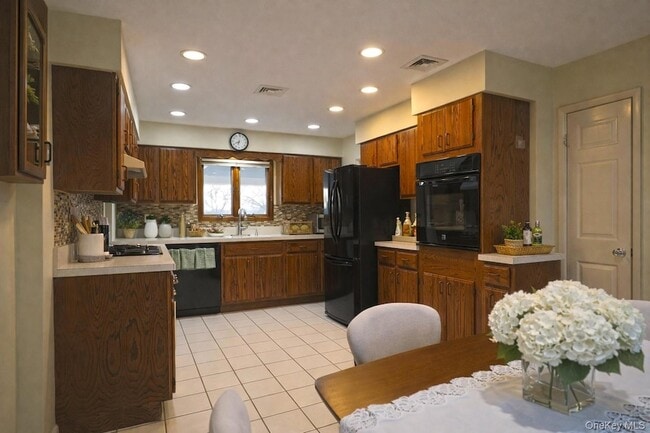 Building Photo - 18 Strathmore Village Dr