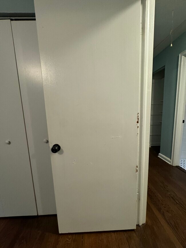 Building Photo - 3494 Maryvale Dr