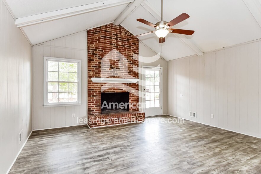Building Photo - 111 Carlsbad Ct