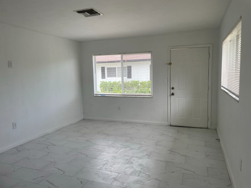 Building Photo - 627 92nd Ave N