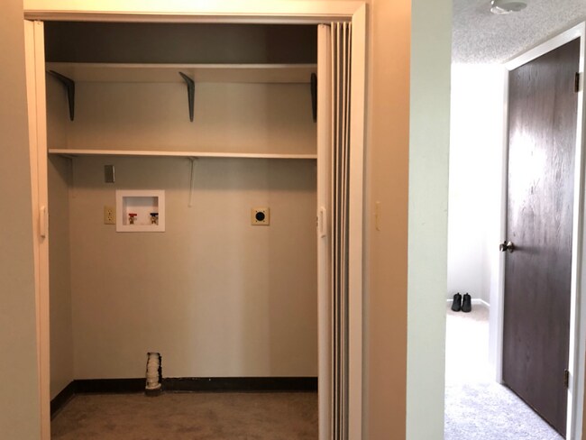 Building Photo - 1730 NW Pine Rd