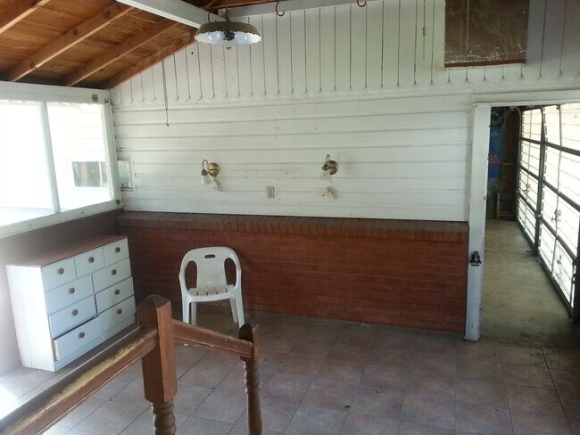 Building Photo - 630 S Washington Ave