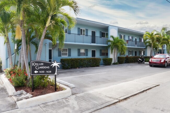 Building Photo - 1432 S Lakeside Dr