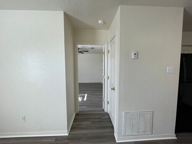 Building Photo - 1606 Dugger Cir