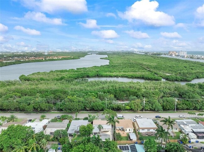 Building Photo - 828 Johnson St