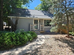 Building Photo - 3 BED 2 BATH IN AURORA
