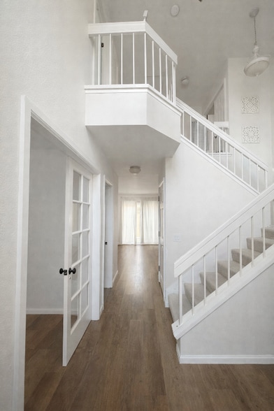 Building Photo - 1085 Red Maple Dr