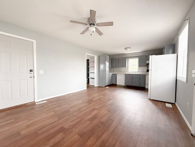 Building Photo - 230 W Jere Whitson Rd