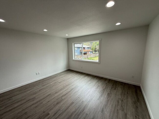 Building Photo - 2603 SW Pickford St