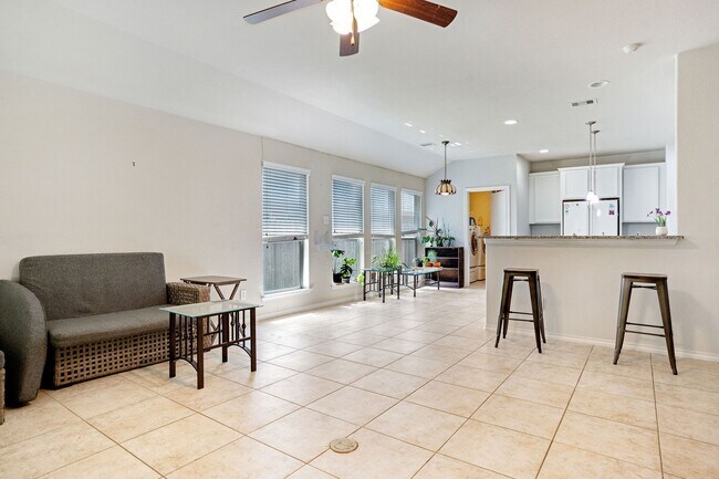 Building Photo - 1601 Katydid Ct