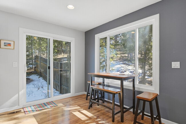 Building Photo - 12229 Circle Dr