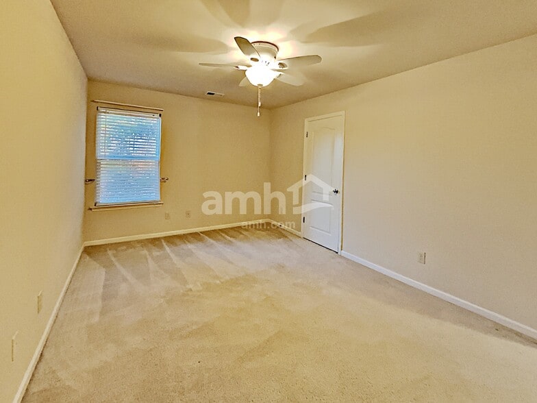 Building Photo - 3840 Aspen Springs
