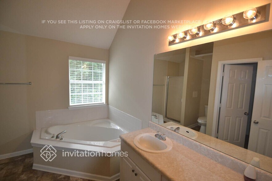 Building Photo - 6058 Pavestone Dr SW