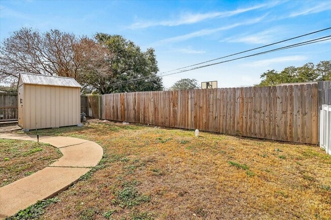 Building Photo - 722 Brock Dr